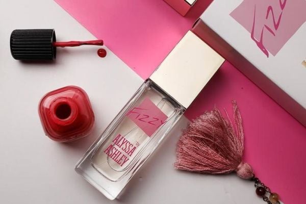 Alyssa Ashley Fizzy, Kvinner, 50 ml, Bergamot, Koriander, Jasmin, Liljekonvall, Ylang-ylang, Benzoin, Musk, Vanilje, Spray