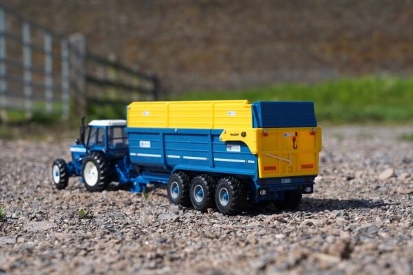 Britains 1:32 Kane Tri-Axel Halfpipe Trailer