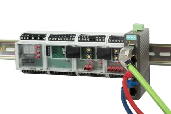 METZ CONNECT - Nettverkkontakt - RJ-45 (hann) dreining - skjermet - halogenfri, uten hindringer - rød