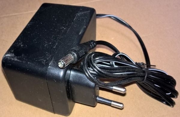 Laturi 12v 1000mA