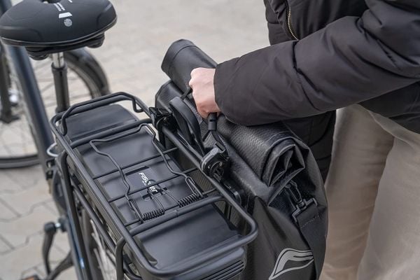 FISCHER sykkelbagasjebrettveske Tour, svart vanntett materiale, med sveisede sømmer (1 stk) (50649)
