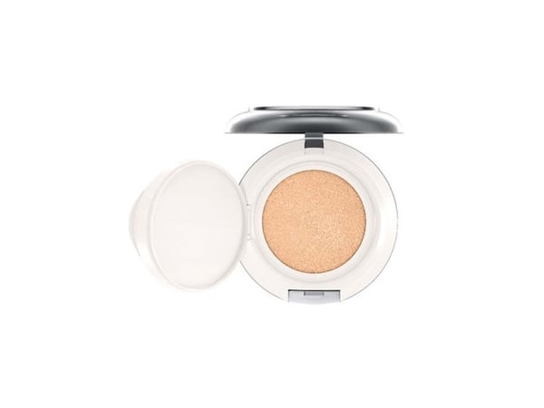 MAC Lightful C+ Compact Foundation Light SPF 50 12 g