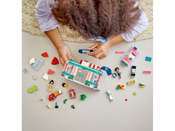 LEGO Friends 41728 Diner i sentrum av Heartlake