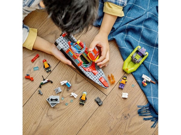 LEGO City 60373 Brannvesenets redningsbåt