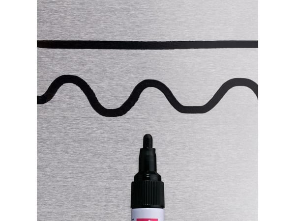 Sakura Paint marker medium Black