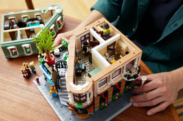 LEGO Creator Expert 10297 - Putiikki-hotelli