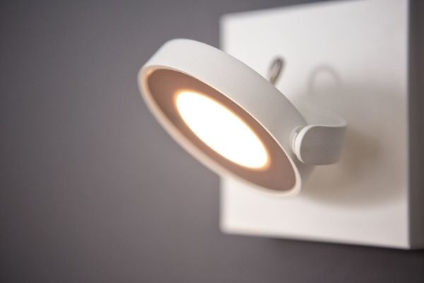 Philips WarmGlow LED Clockwork-spotlys til tak/vegg, Overflateegnet, Ikke-utskiftbare pærer, 1 ampuller, LED, 4,5 W, 2700 K