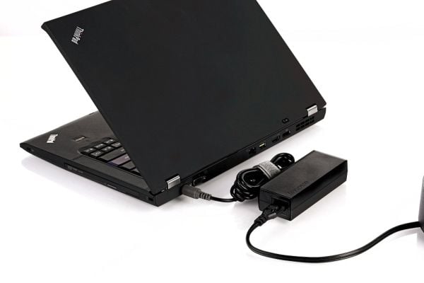 Lenovo ThinkPad 65W Ultraportable AC Adapter - Strømadapter - AC 100-240 V - 65 watt - for Lenovo ThinkPad R400, R500, SL300, SL400, SL500, T500, W...