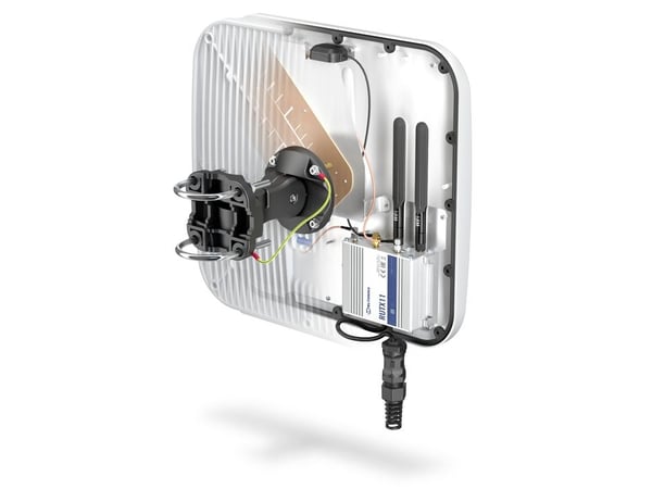 QuWireless AXRL, 7 dBi, 0.694-0.96/1.7-2.2/2.2-2.7 GHz, 7 dBi, 50 O, 70°, 70°
