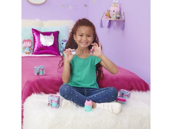 Gabby''s Dollhouse Surprise Blind Mini Figure and Assorted Stand, 3 vuosi/vuosia, Monivärinen