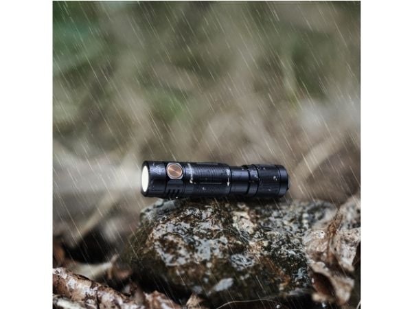 Fenix E05R, Lommelykt, Sort, Duraluminium, Knapper, Rotasjon, 2 m, IP68