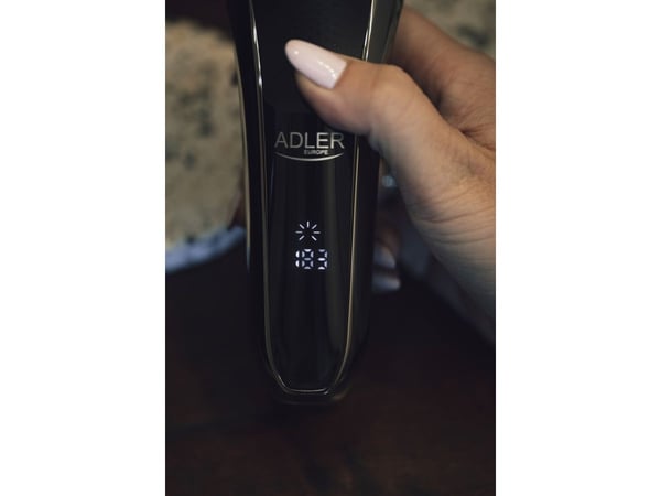 Adler AD 2933, Barberingsmaskin, Sort, Knapper, LCD, Batteri/USB, Lithium