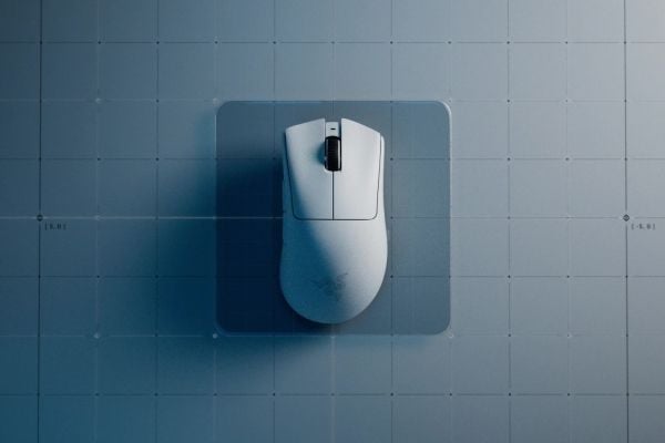 Razer DeathAdder V3 Pro - Mus - ergonomisk - høyrehendt - optisk - 5 knapper - trådløs - Bluetooth, USB - hvit