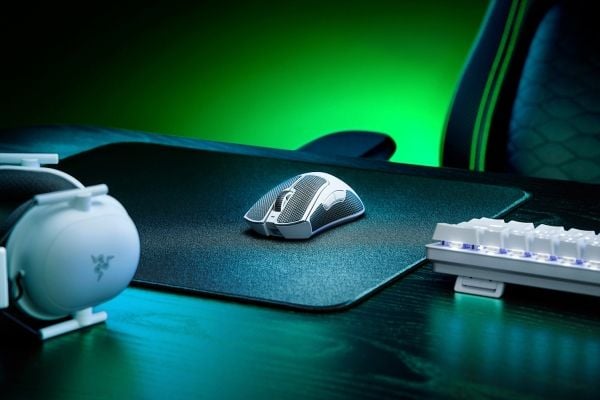 Razer DeathAdder V3 Pro - Mus - ergonomisk - høyrehendt - optisk - 5 knapper - trådløs - Bluetooth, USB - hvit