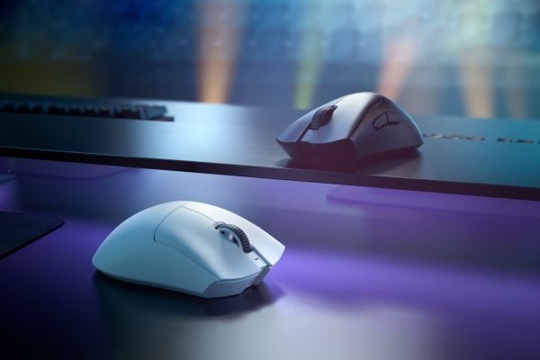 Razer DeathAdder V3 Pro - Mus - ergonomisk - høyrehendt - optisk - 5 knapper - trådløs - Bluetooth, USB - hvit