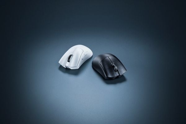 Razer DeathAdder V3 Pro - Mus - ergonomisk - høyrehendt - optisk - 5 knapper - trådløs - Bluetooth, USB - hvit