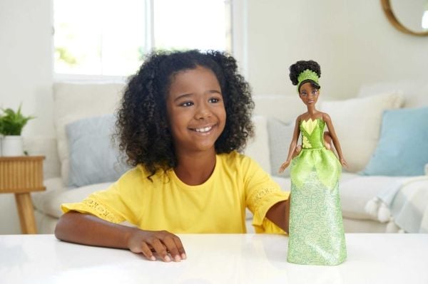 Disney Princess Disney-prinsessa Tiana -nukke ja tarvike, Prinsessa ja sammakko -elokuvan innoittama, Muotinukke, Naaras, 3 vuosi/vuosia, 279,4 mm,...