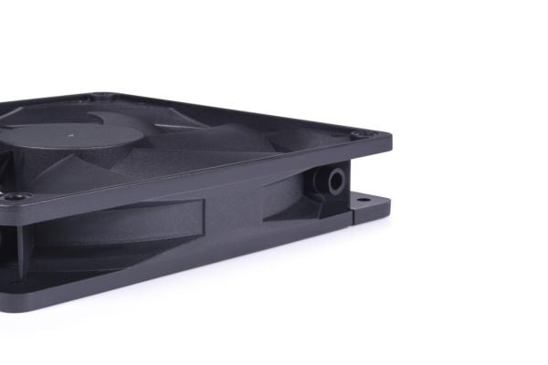 Alphacool Core PWM -tuuletin 2500 rpm - 140 mm - musta