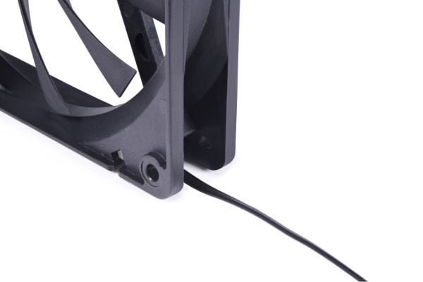 Alphacool Core PWM -tuuletin 2000 rpm - 140 mm - musta