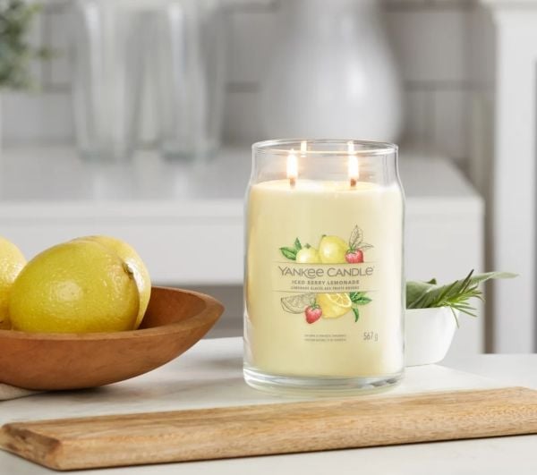 Yankee Candle Iced Berry Lemonade, Sylinteri, Keltainen, Greippi, Sitruuna, Pomelo, 90 h, 1 kpl