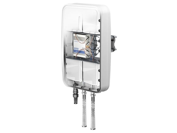 QuWireless AX50MO, 4 dBi, 0,617-0,96/1,7-2,2/2,2-2,7/3,3-3,8; 2,4-2,5/4,7-6, 3/4 dBi, 6 dBi, 7 dBi, 50 ohmia (O)