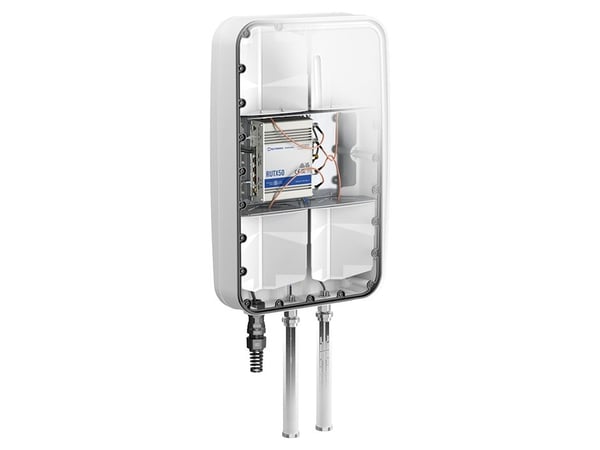 QuWireless AX50MO, 4 dBi, 0,617-0,96/1,7-2,2/2,2-2,7/3,3-3,8; 2,4-2,5/4,7-6, 3/4 dBi, 6 dBi, 7 dBi, 50 ohmia (O)