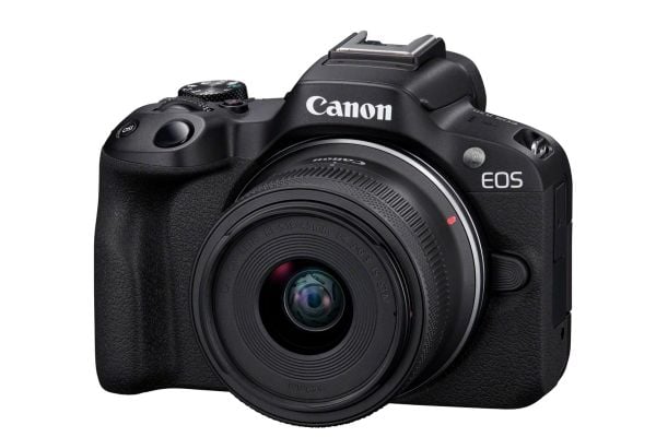 Canon EOS R50 systemkamera + 18-45 mm objektiv