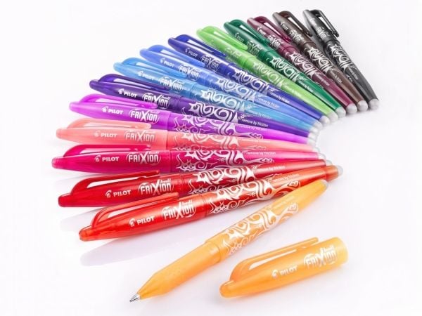 Pilot FriXion Ball - Rulleballpenn - ikke-permanent - lyseblå - gelblekk - 0.7 mm - fin - med viskelær