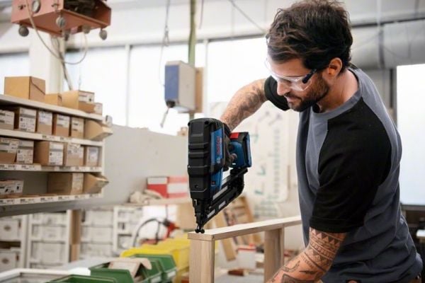 Bosch GNH 18V-64 M Professional - Nagler - trådløs - uten batteri, ingen lader - SOLO