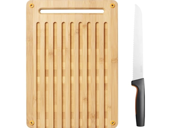 Fiskars FF leivänleikkuusetti: bambuleikkuulauta + leipäveitsi