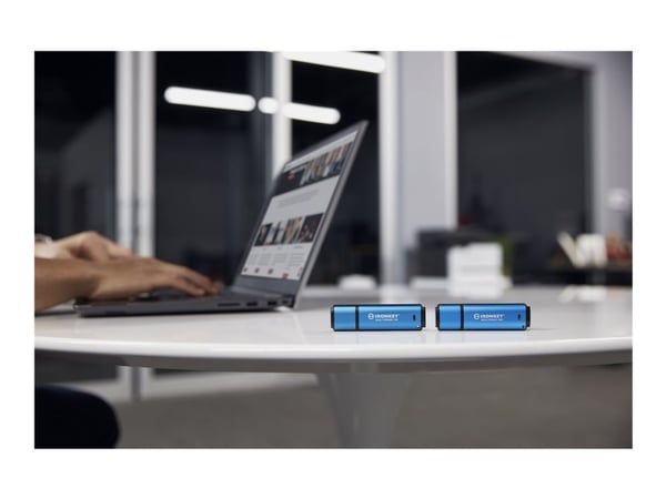 Kingston IronKey Vault Privacy 50C - USB-flashstasjon - kryptert - 16 GB - USB-C 3.2 Gen 1 - TAA-samsvar