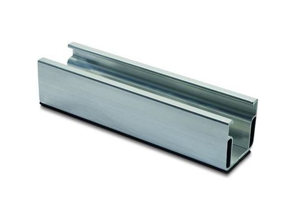 Novotegra Kortprofil C47 med EPDM, L= 200 mm med 5,2 mm diameter perforering. Både på tagpap tage og på trapetz tage.