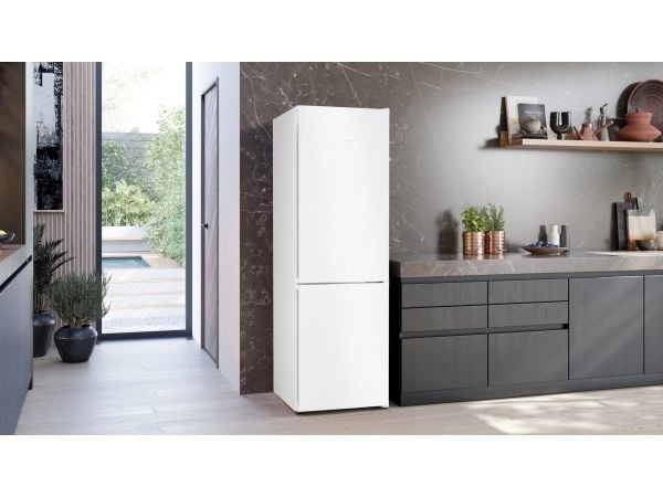 Siemens iQ300 KG36N2WCF - Kjøleskap/fryser - bunnfryser - bredde: 60 cm - dybde: 66.5 cm - høyde: 186 cm - 321 liter - Klasse C - hvit