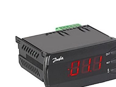 Danfoss AK-CC 210 - Jäähdytyslaitteiden säädin, Temp, Multi, 4 relettä, 1f, 2k, 2.5 VA