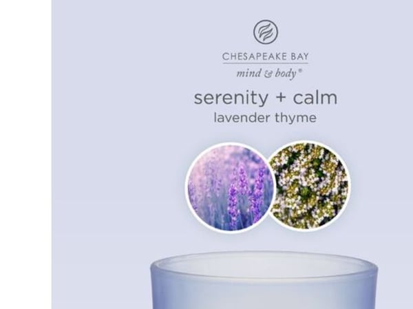 Chesapeake Bay Scented candle with wooden lid - Lavender Thyme