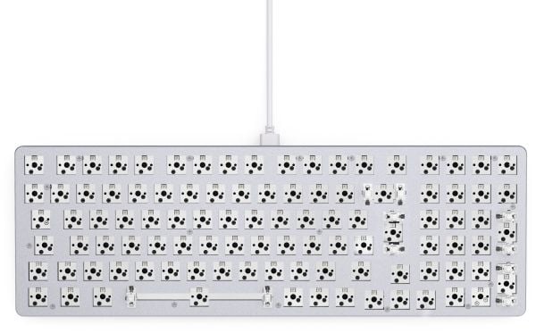 Herlig GMMK 2 tastatur i full størrelse - barebones, ISO-layout, hvit