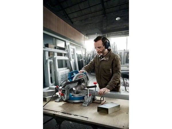 Bosch GCM 216 1300 W 216 mm:n jiirisaha (0601B33000)