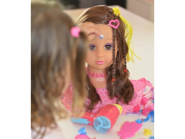 Happy Friend Make-up & Hairstyling Head Ruskeat hiukset