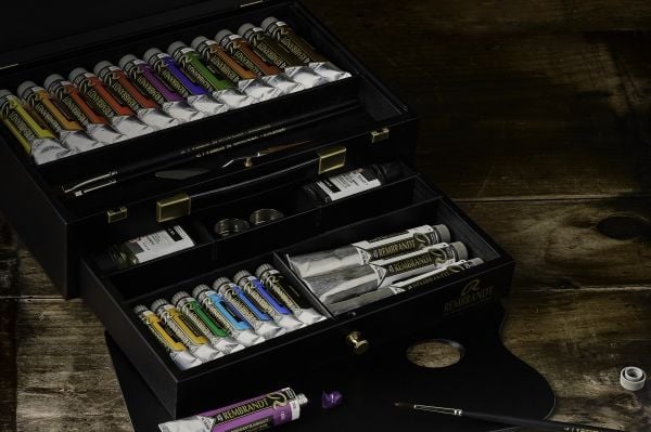 Rembrandt oljemalingssett i trekasse Luxury | 7 x + 12 x 40 ml + 3 x 60 ml + tilbehør