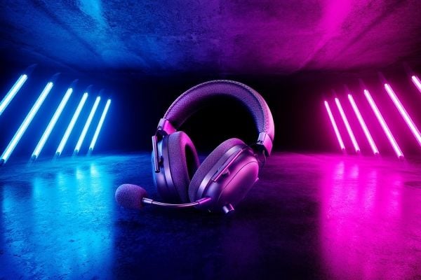 Razer BlackShark V2 PRO - 2023 Edition - hodesett - full størrelse - Bluetooth / 2,4 GHz radiofrekvens - trådløs - lydisolerende - svart