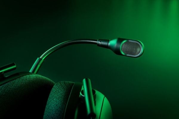 Razer BlackShark V2 PRO - 2023 Edition - hodesett - full størrelse - Bluetooth / 2,4 GHz radiofrekvens - trådløs - lydisolerende - svart