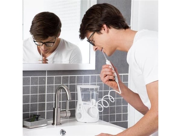 Waterpik WP-660 Ultra Professional -suuvesi - valkoinen