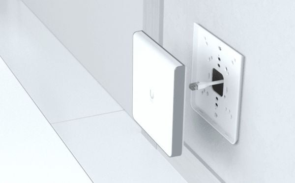 Ubiquiti UniFi U6 Enterprise - Trådløst tilgangspunkt - 4 porter - Wi-Fi 6 - Wi-Fi 6E - 2.4 GHz, 5 GHz, 6 GHz - i veggen