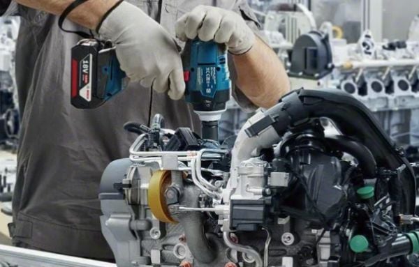 BOSCH. 18 VOLTIN SARJA (GSB 18V-50 + GDS18 V-400)
