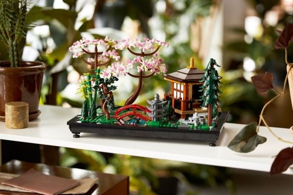 LEGO Icons 10315 Rauhallinen puutarha