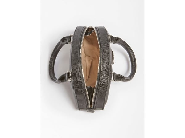 GUESS Cordelia Saffiano, Nainen, Käsilaukku, Musta, Vetoketju, Musta, Monotoninen