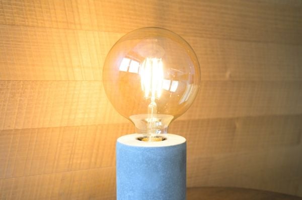 Brennenstuhl - LED-filamentlyspære - form: globus - E27 - 4.9 W - klasse F - varmt hvitt lys - 2200 K - gyllen
