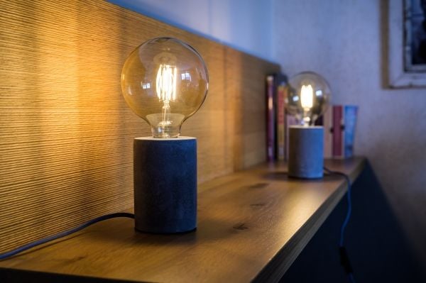 Brennenstuhl - LED-filamentlyspære - form: globus - E27 - 4.9 W - klasse F - varmt hvitt lys - 2200 K - gyllen