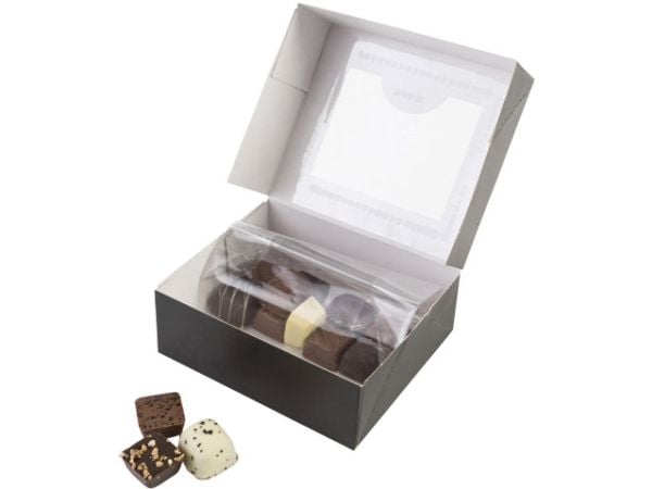 Kageæske, Design 2153,125x125x50mm Pap, sort, Chocolate box with window pakke a 200 stk Fødevaregodk