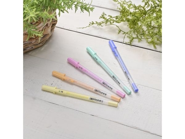 Sakura Gelly Roll Moonlight 10 Pastel Yellow